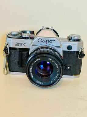 Canon AE-1 Program 35mm SLR Film Camera with Canon FD 50mm 1: 1.8 Lens - unteste